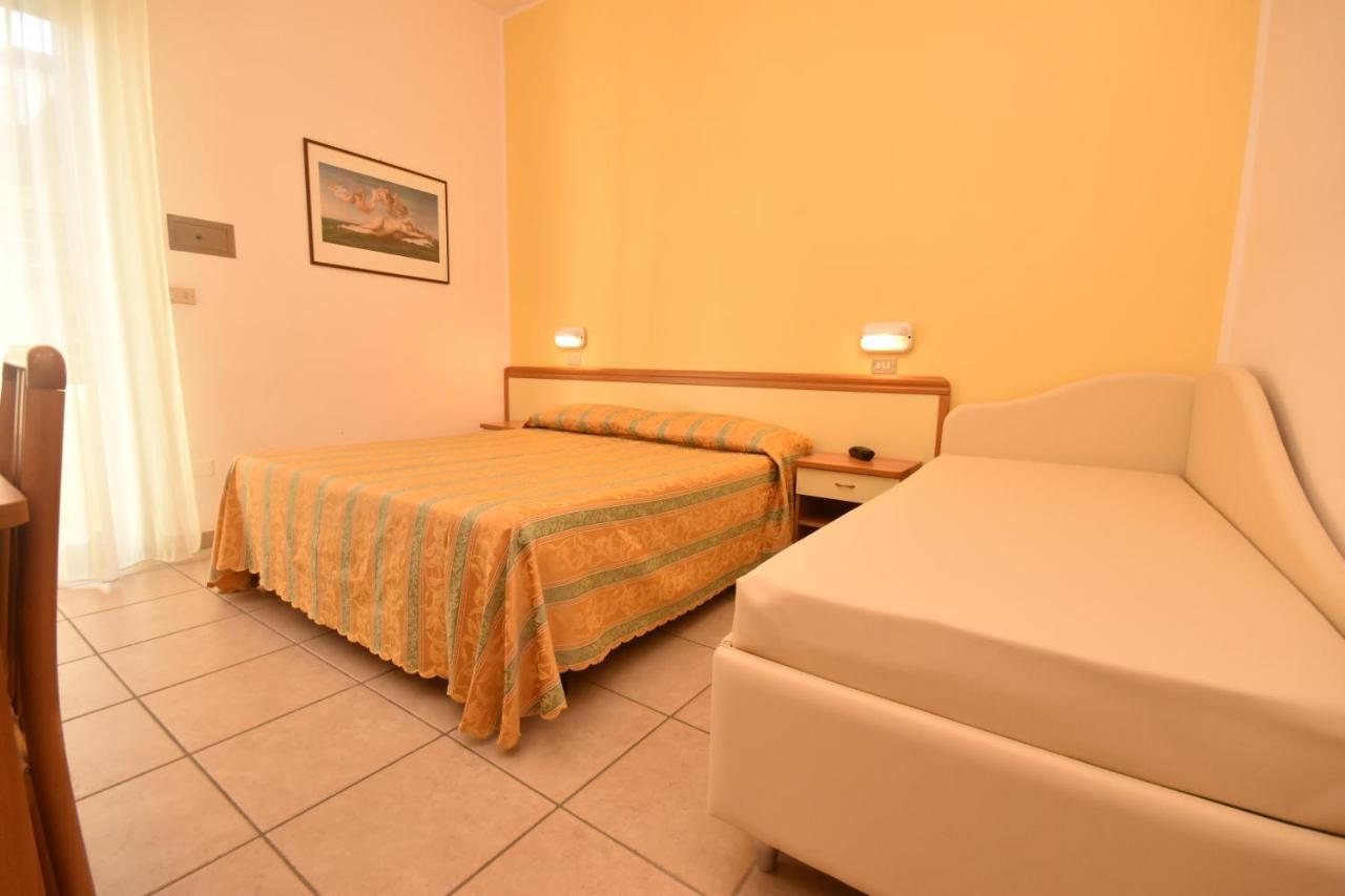 Hotel Thea Bellaria-Igea Marina Esterno foto