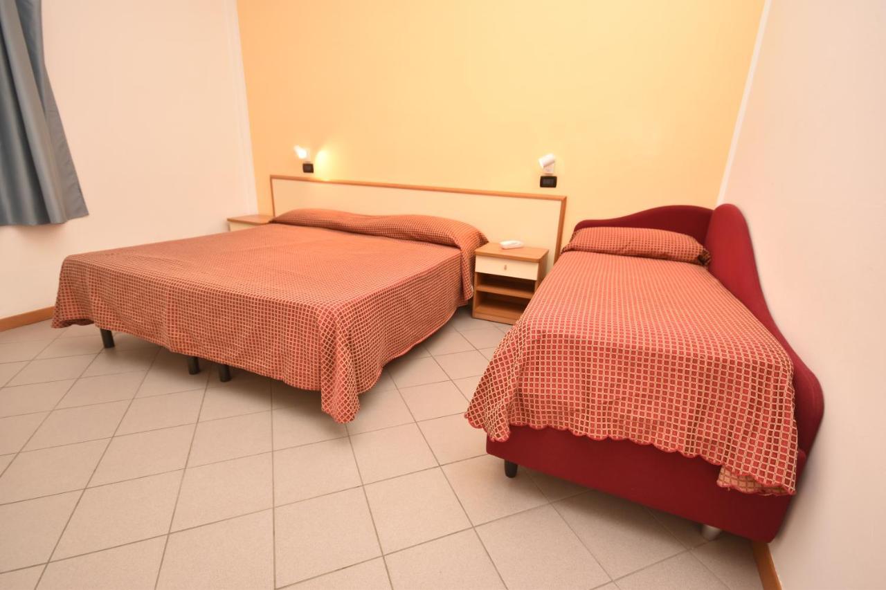 Hotel Thea Bellaria-Igea Marina Esterno foto