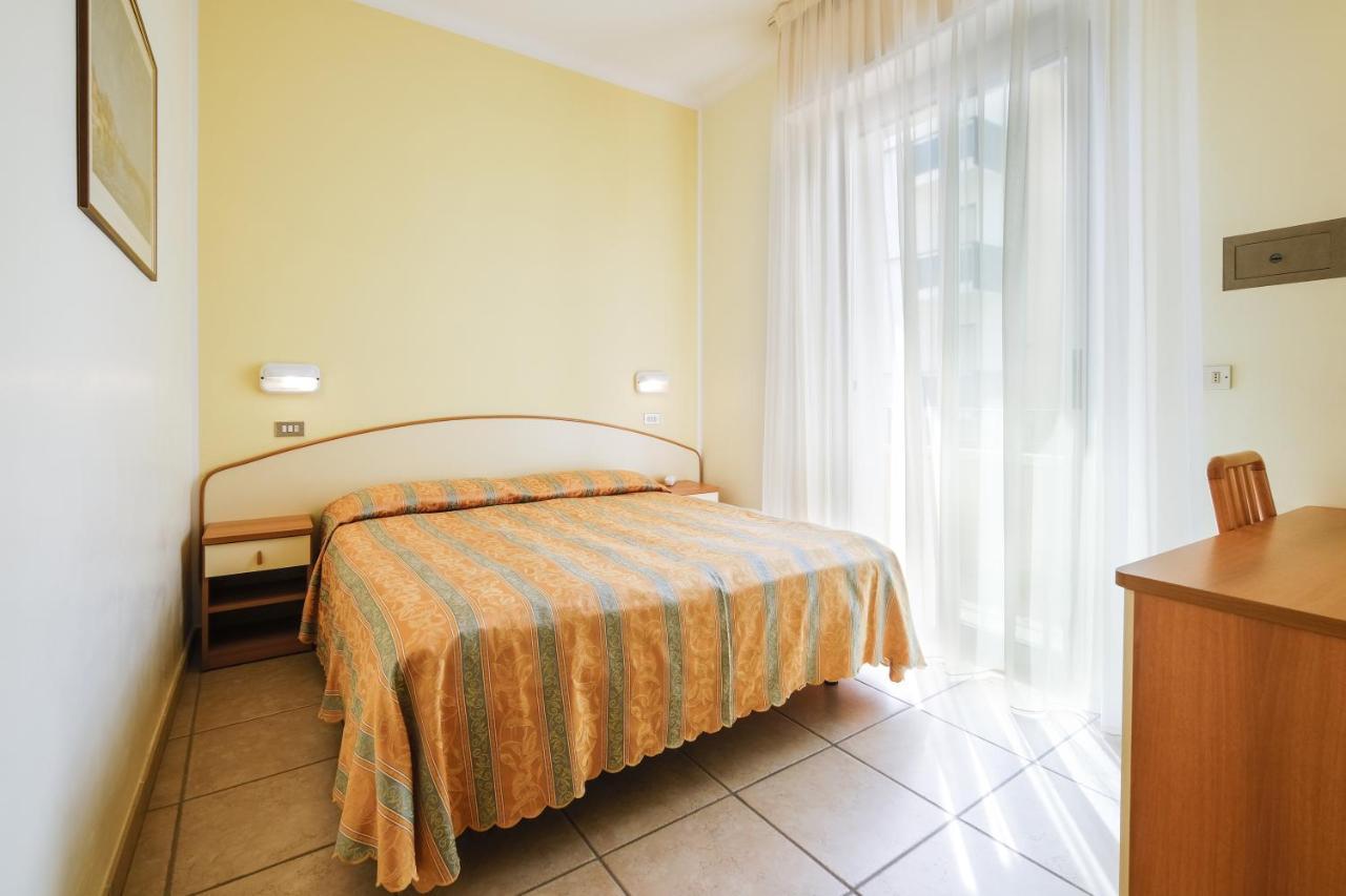 Hotel Thea Bellaria-Igea Marina Esterno foto