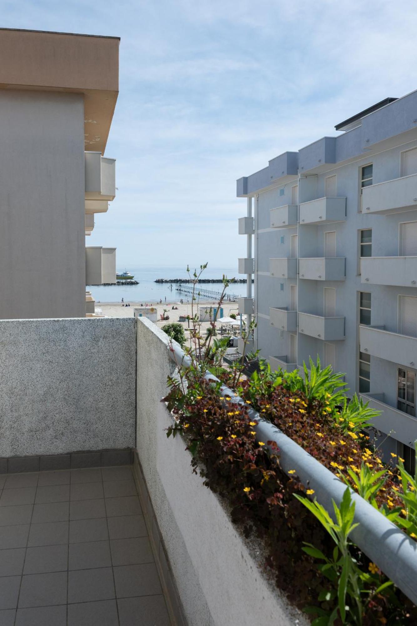 Hotel Thea Bellaria-Igea Marina Esterno foto